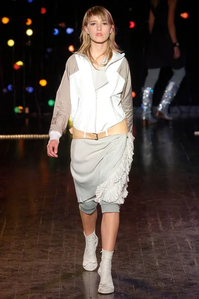 Look 16